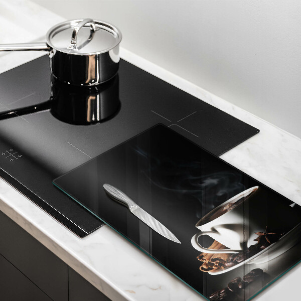 Protection plaque induction Une tasse de café chaud