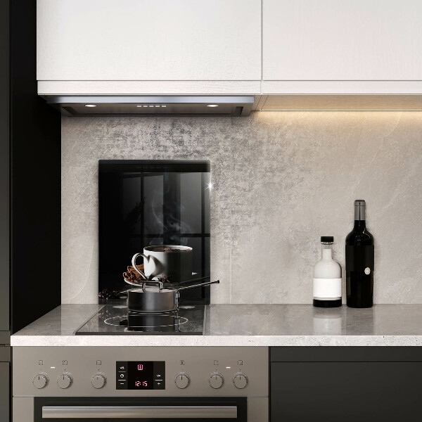 Protection plaque induction Une tasse de café chaud