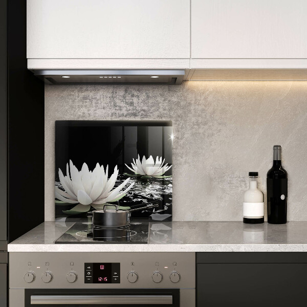 Cache plaque de cuisson Lys blancs sur l'eau