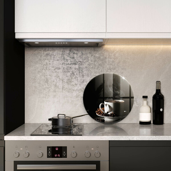 Protection plaque induction Une tasse de café chaud