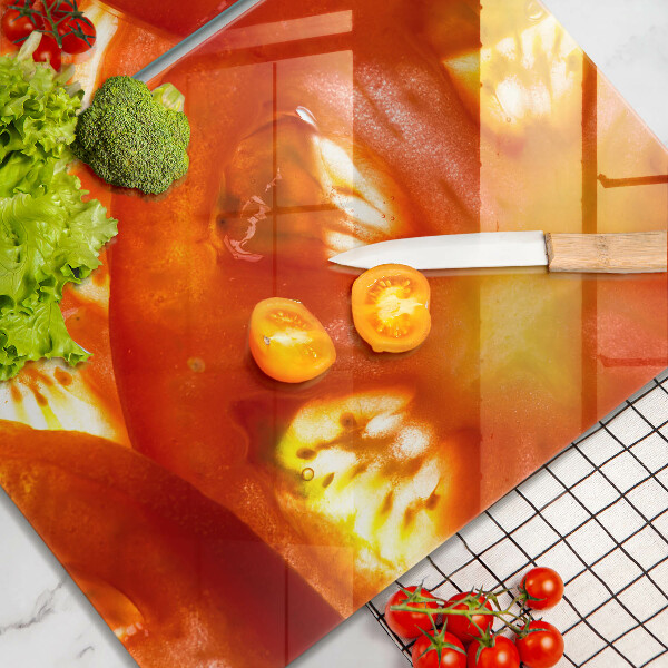 Protection plaque induction Une tranche de tomate rouge