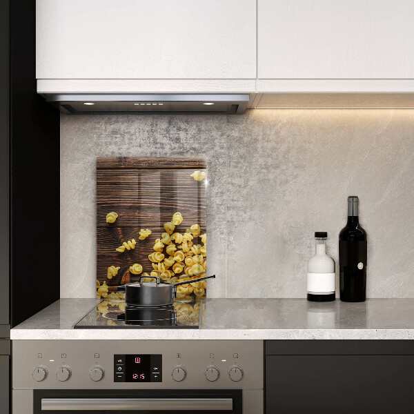 Protège plaque de cuisson Des pâtes sur la table