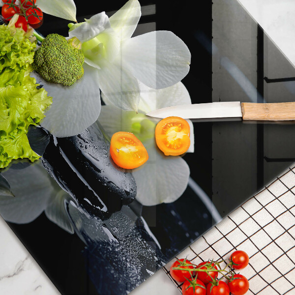 Protection plaque induction Fleurs blanches dans une eau zen