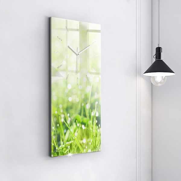 Horloge rectangulaire verticale herbe verte