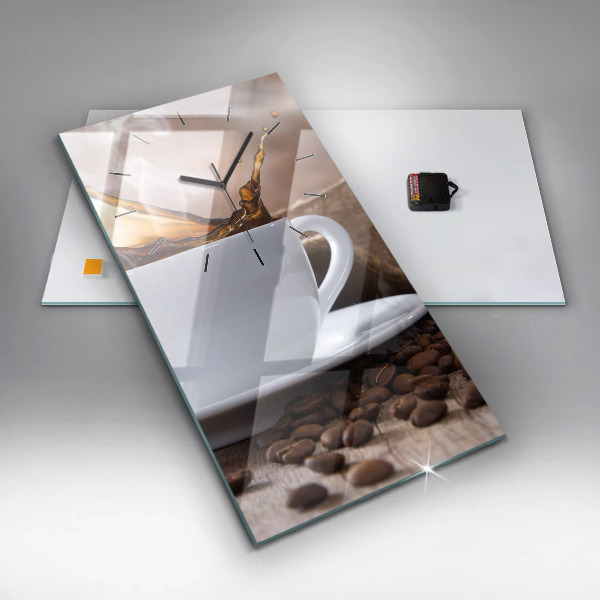 Horloge rectangulaire verticale Une tasse de café