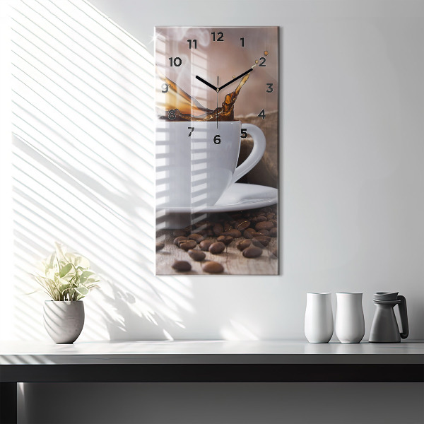 Horloge rectangulaire verticale Une tasse de café