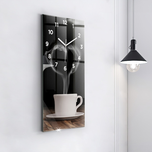 Horloge rectangulaire verticale Une tasse de café chaud