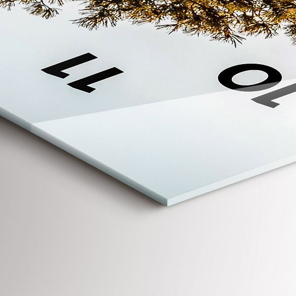 Horloge rectangulaire verticale Un arbre dans les montagnes