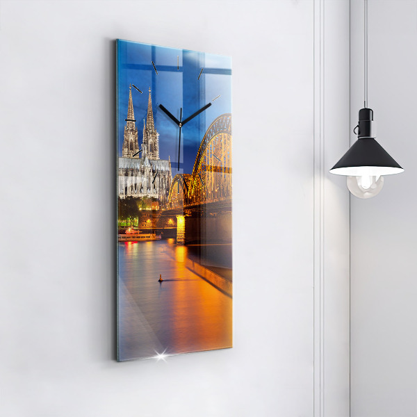 Horloge rectangulaire verticale Pont en Allemagne