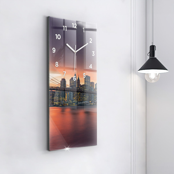 Horloge rectangulaire verticale Rivière East de New York