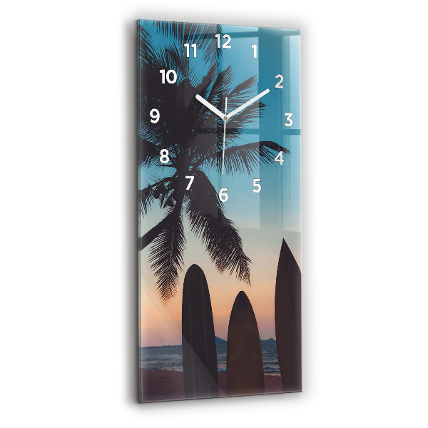 Horloge rectangulaire verticale Surfer sur la plage