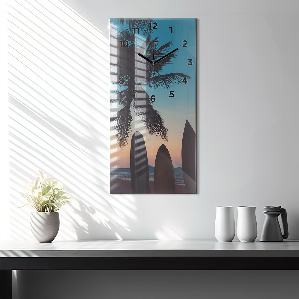 Horloge rectangulaire verticale Surfer sur la plage