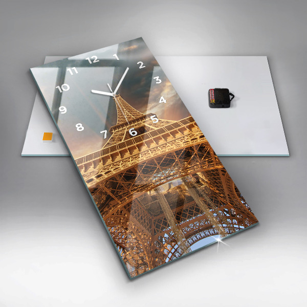Horloge rectangulaire verticale La Tour Eiffel contre les nuages