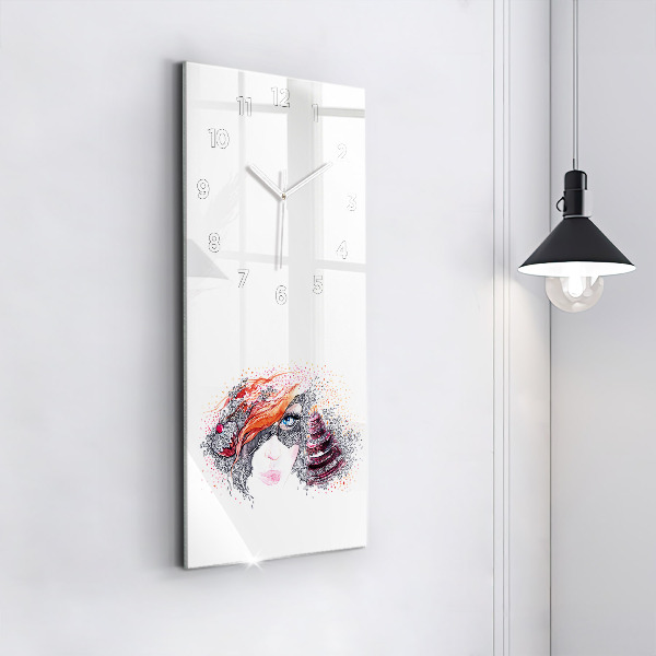 Horloge rectangulaire verticale Douce femme avec un gâteau