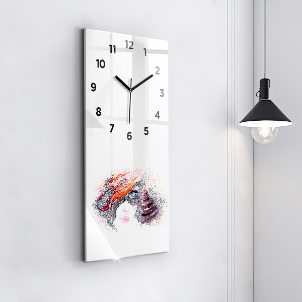 Horloge rectangulaire verticale Douce femme avec un gâteau