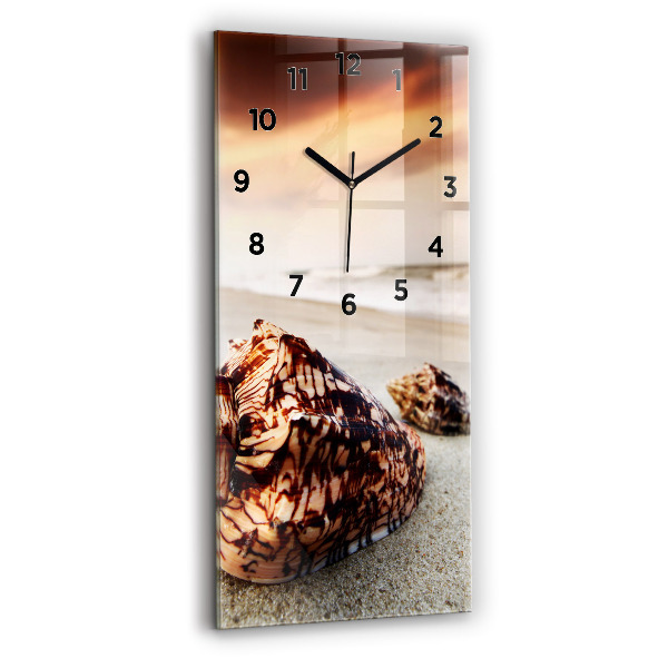 Horloge rectangulaire verticale Un coquillage sur la plage