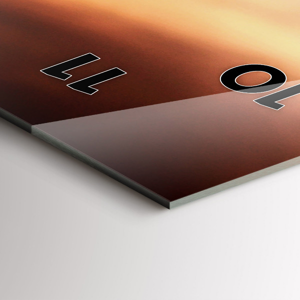 Horloge rectangulaire verticale Un coquillage sur la plage