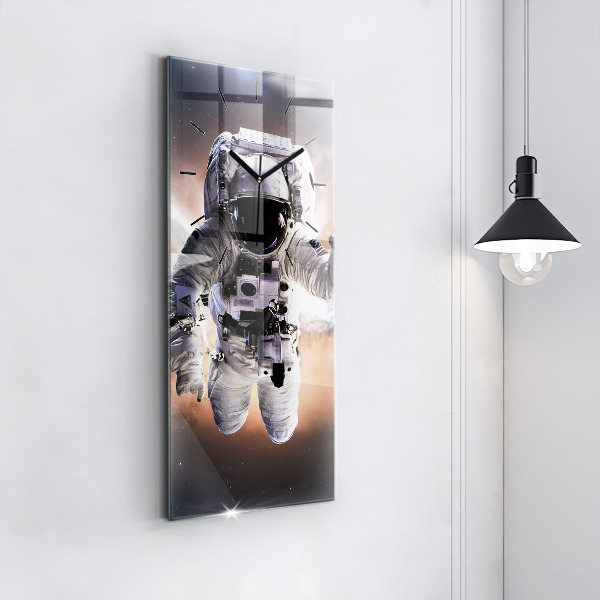 Horloge murale verticale 'Astronaute dans l''espace'