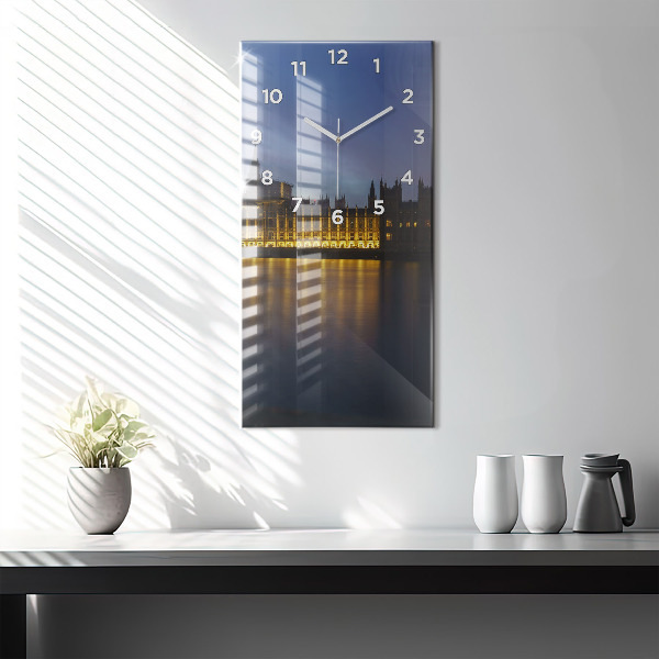 Horloge murale verticale Palais de Winchester à Londres