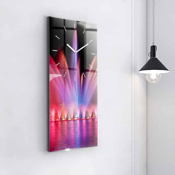 Horloge rectangulaire verticale Fontaine de Wroclaw la nuit