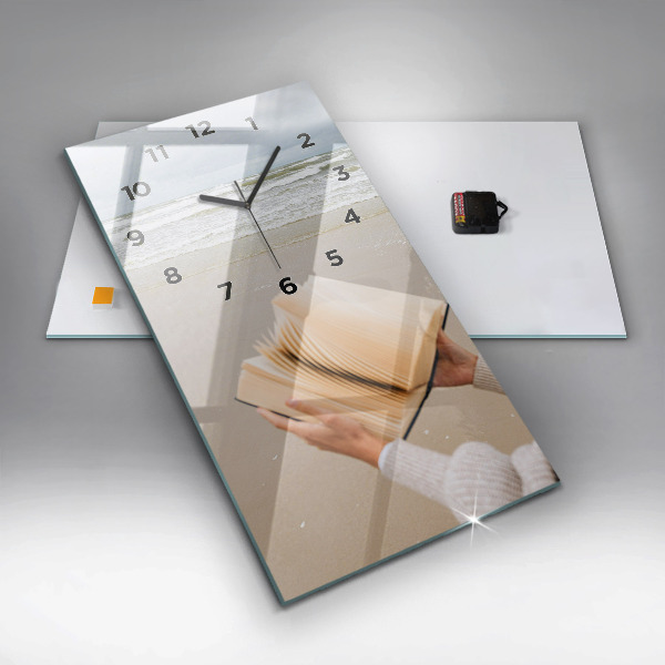 Horloge murale verticale Un moment avec un livre