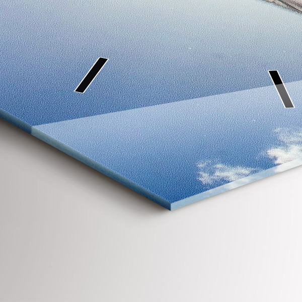 Horloge murale verticale Le drapeau polonais contre le ciel