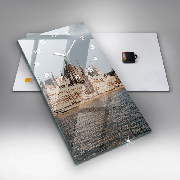 Horloge murale verticale Parlement à Budapest