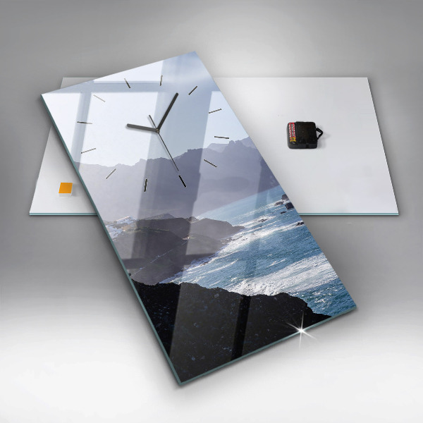 Horloge murale verticale 'Montagnes au bord de l''océan'