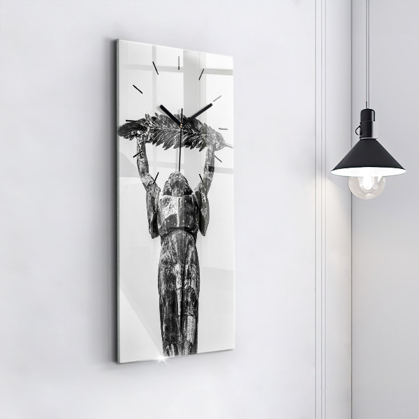 Horloge murale verticale Statue de la Liberté à Budapest