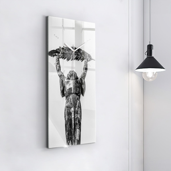 Horloge murale verticale Statue de la Liberté à Budapest