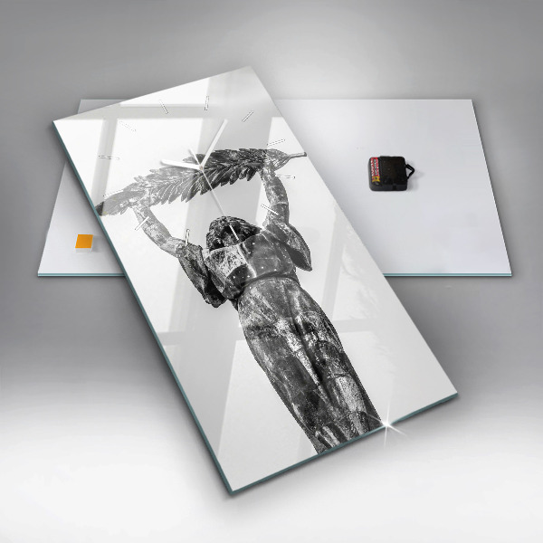 Horloge murale verticale Statue de la Liberté à Budapest