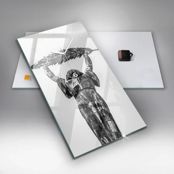 Horloge murale verticale Statue de la Liberté à Budapest