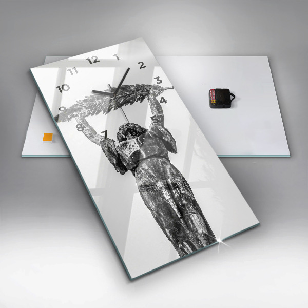 Horloge murale verticale Statue de la Liberté à Budapest