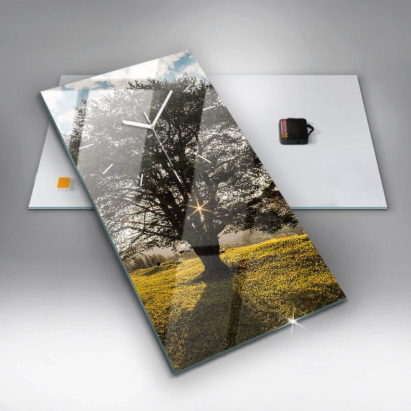 Horloge murale verticale Un arbre sur une colline
