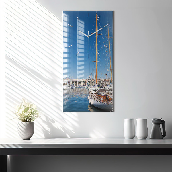 Horloge rectangulaire verticale Port de plaisance à Marseille France