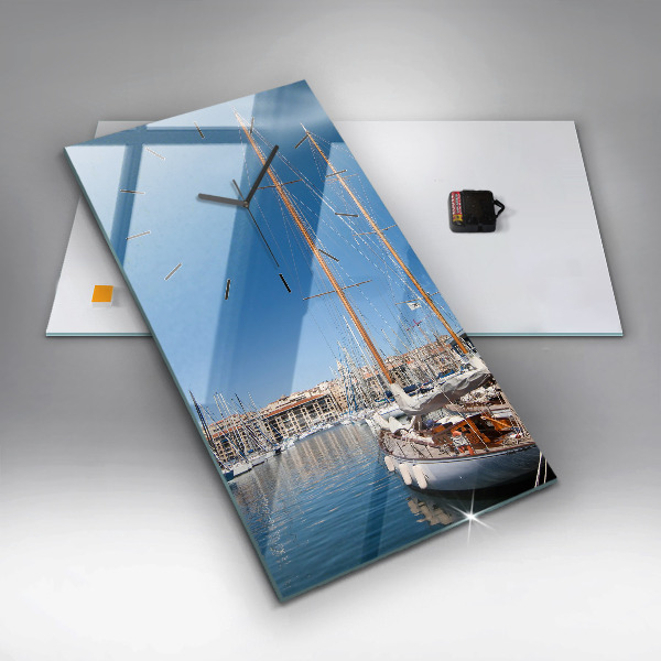 Horloge rectangulaire verticale Port de plaisance à Marseille France