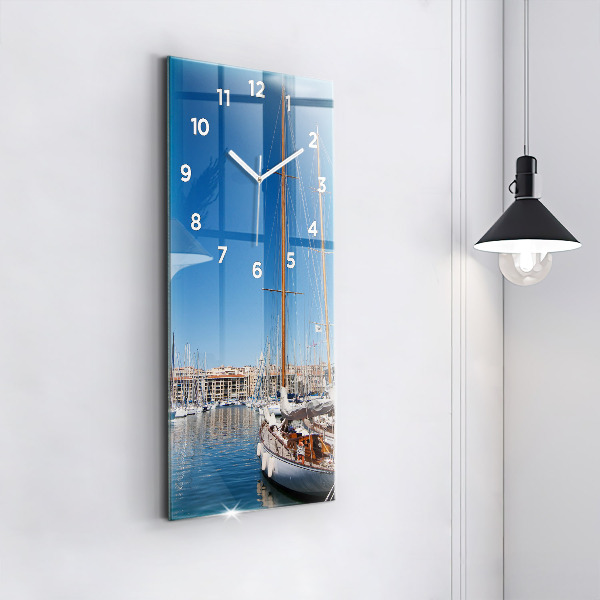 Horloge rectangulaire verticale Port de plaisance à Marseille France