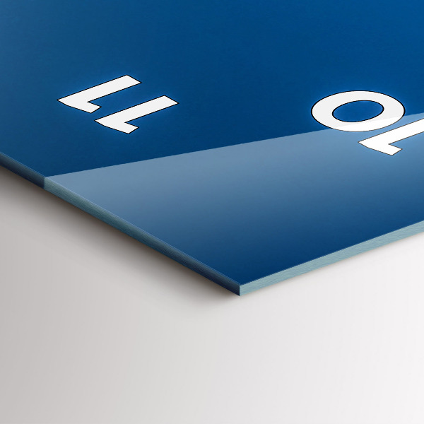 Horloge rectangulaire verticale Port de plaisance à Marseille France