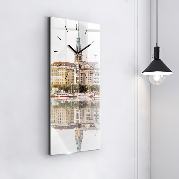 Horloge rectangulaire verticale Rivière Hambourg Allemagne