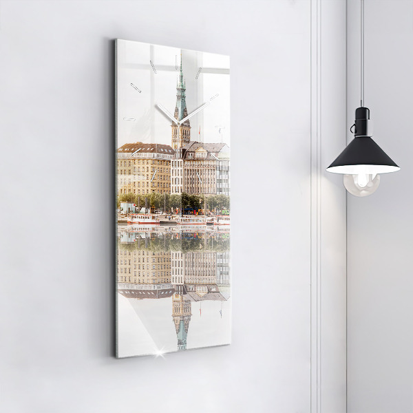 Horloge rectangulaire verticale Rivière Hambourg Allemagne