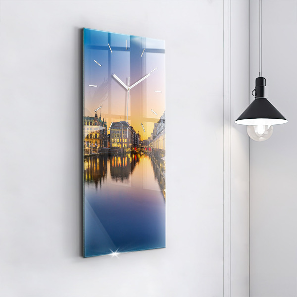 Horloge rectangulaire verticale Hôtel de ville de Hambourg