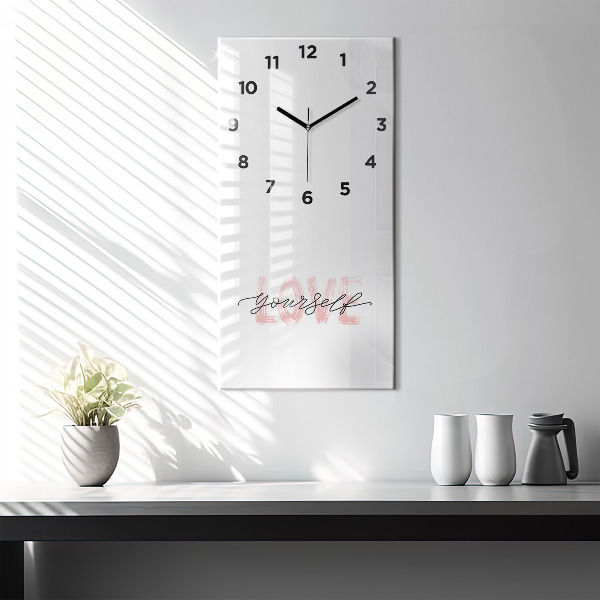 Horloge rectangulaire verticale 'L''inscription Aimez-vous'