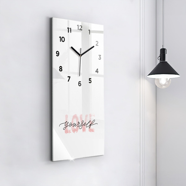 Horloge rectangulaire verticale 'L''inscription Aimez-vous'