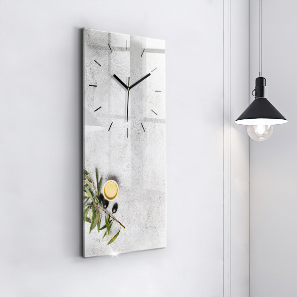Horloge murale verticale Olives minimalistes