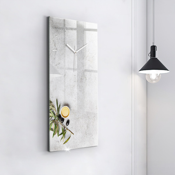Horloge murale verticale Olives minimalistes