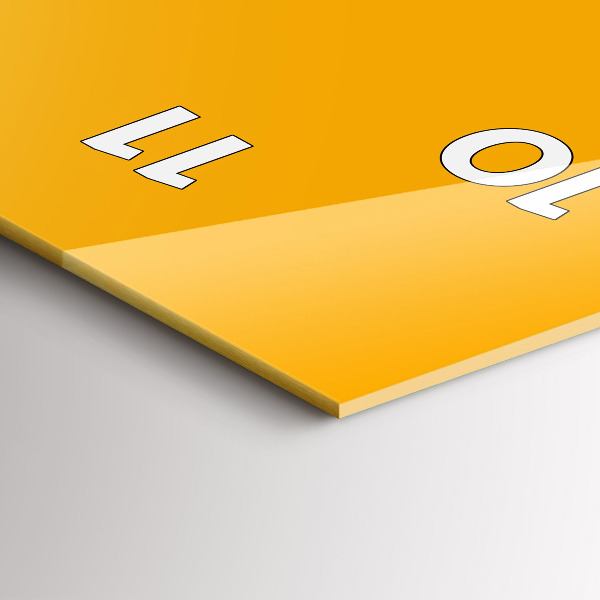 Horloge murale verticale Couleur jaune doré