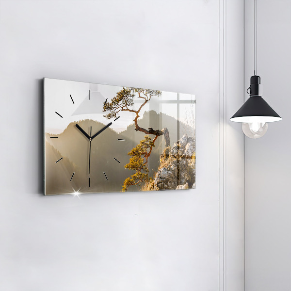 Horloge rectangulaire horizontale Un arbre dans les montagnes