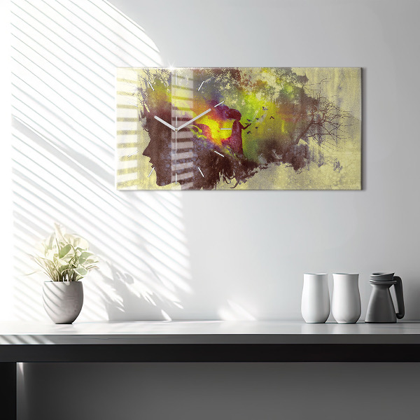 Horloge murale horizontale Femme dans la forêt