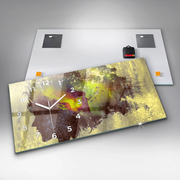 Horloge murale horizontale Femme dans la forêt