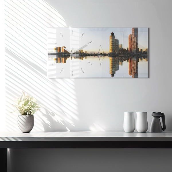 Horloge murale horizontale Une ville sur la rivière